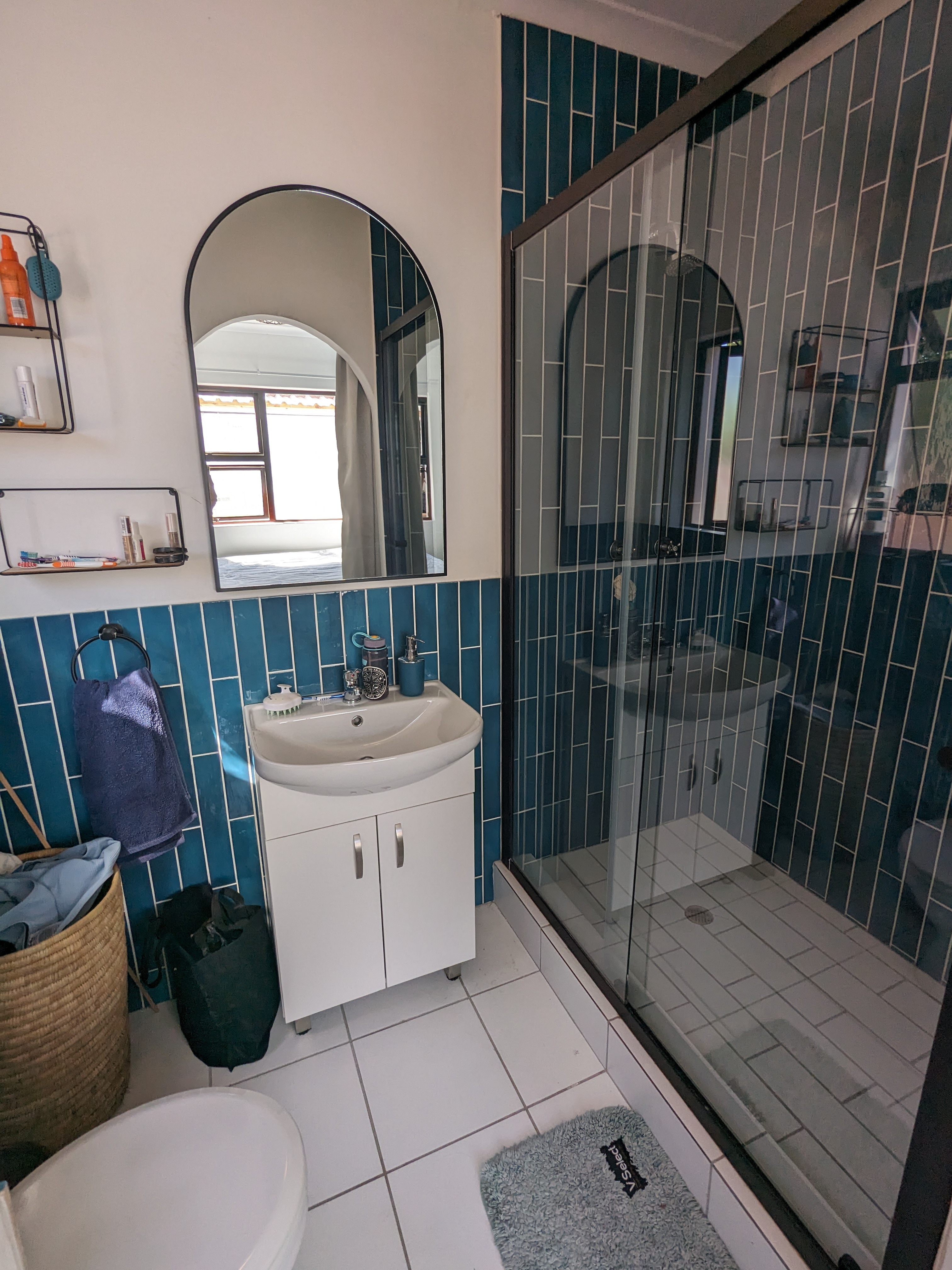 Cove ensuite photo 2 of 2