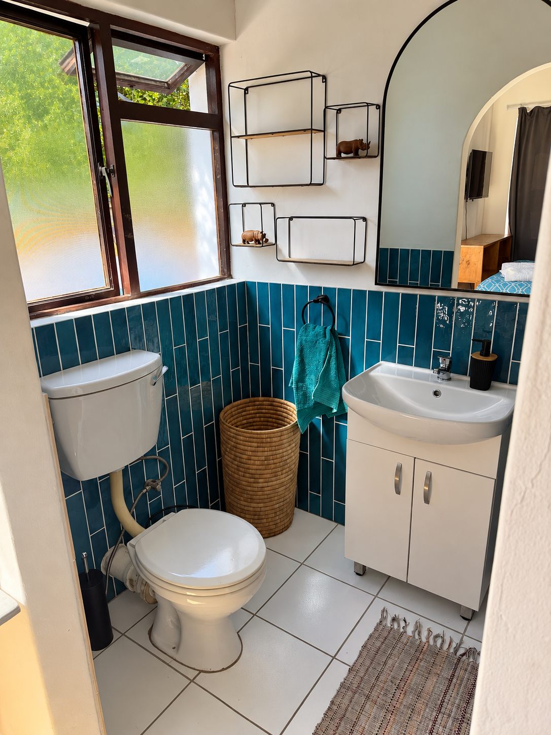 Cove ensuite photo 3 of 5