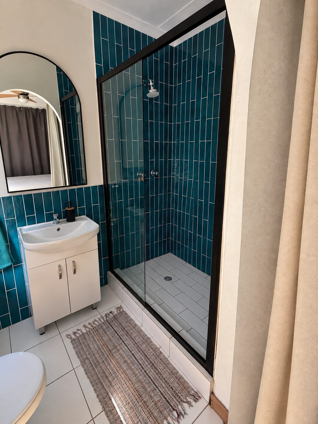 Cove ensuite photo 4 of 5