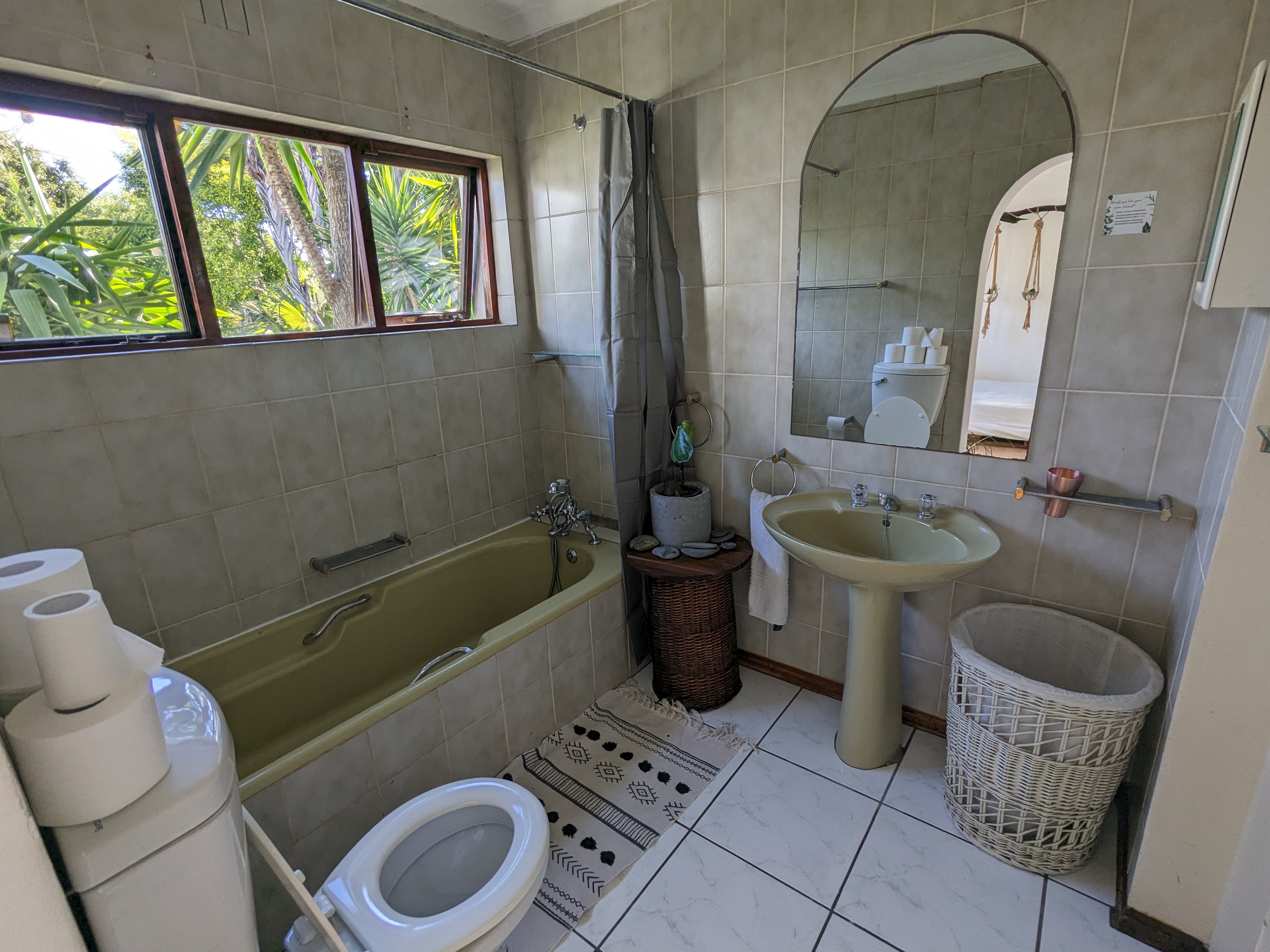 Jungle ensuite photo 3 of 3