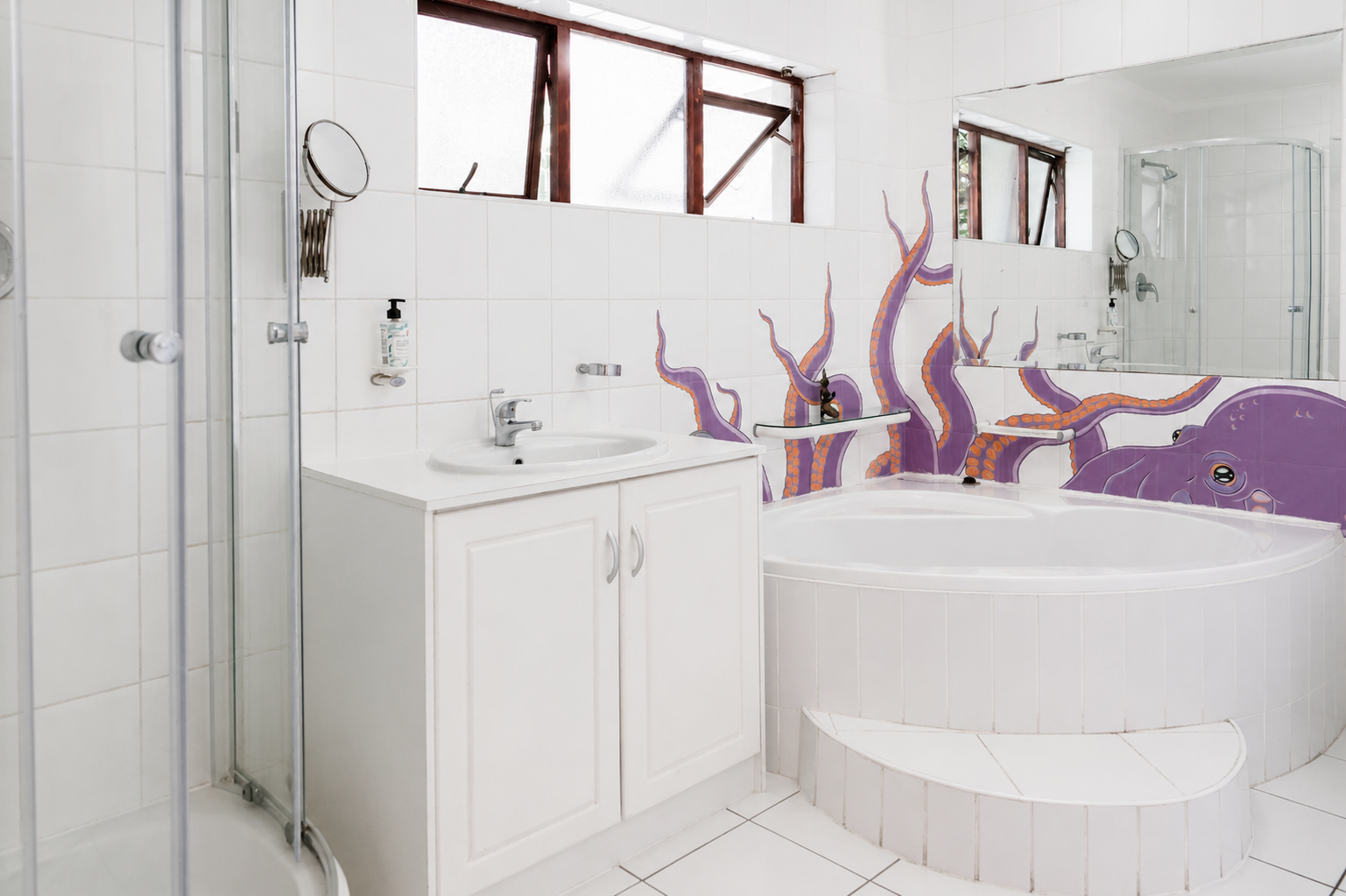 Sunrise ensuite photo 3 of 3
